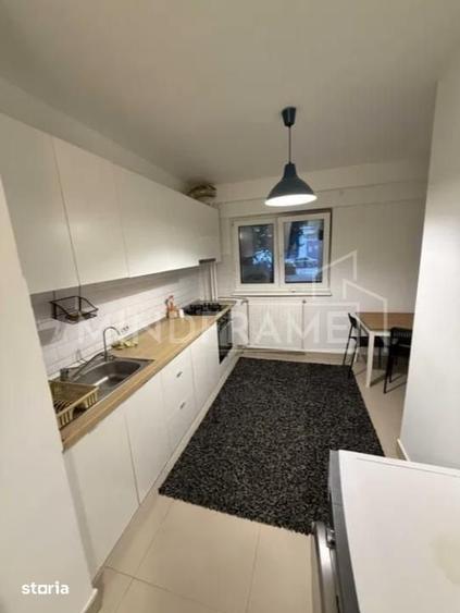 Apartament cu 3 camere în Tineretului