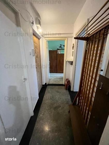 Apartament cu 3 camere semidecomandat în Brăilița