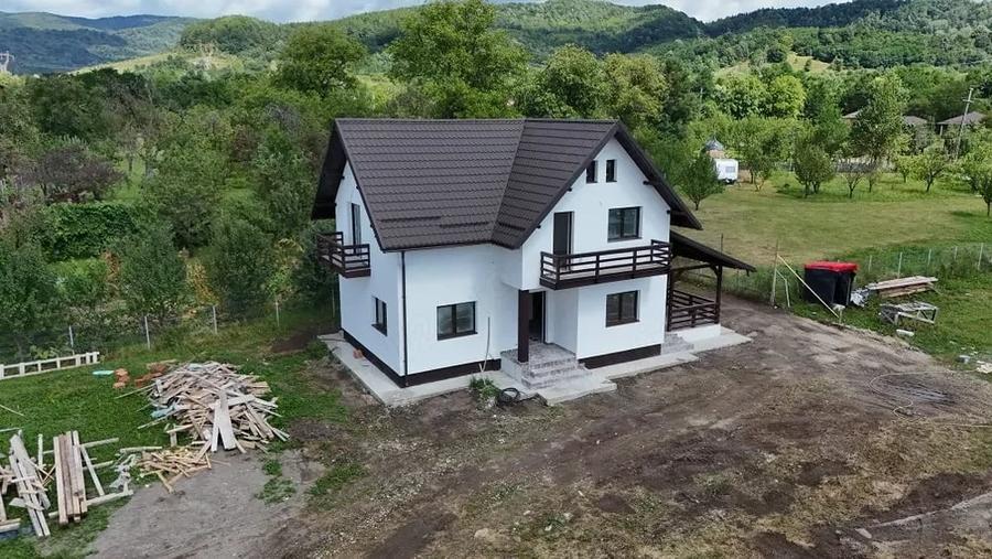 Casă cu Teren 575 Mp în Brebu