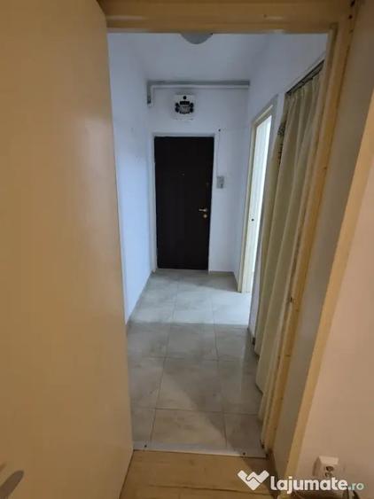 Apartament cu 2 camere semidecomandat în Gorjului