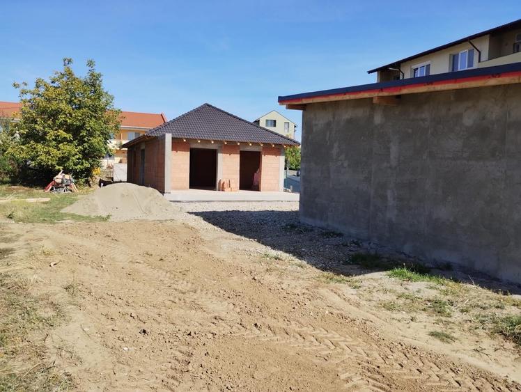 Casă individuală cu 4 camere cu Teren 730 Mp în Central