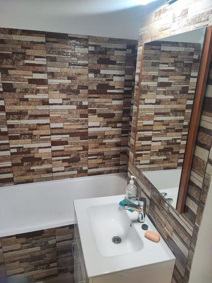 Apartament cu 3 camere decomandat în Lacul Tei