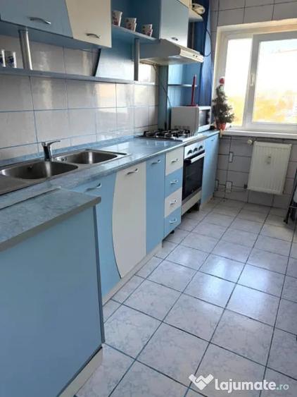 Apartament cu 2 camere decomandat în 1 Mai