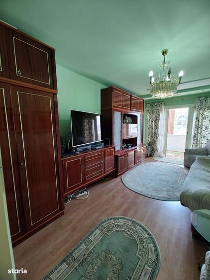 Apartament cu 4 camere decomandat în Decebal