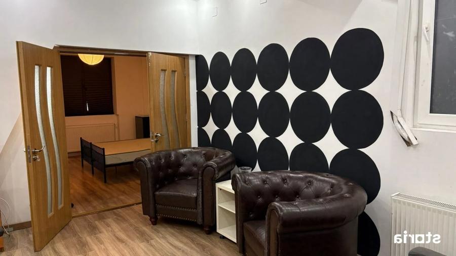 Apartament cu 3 camere semidecomandat, mobilat în Victoriei