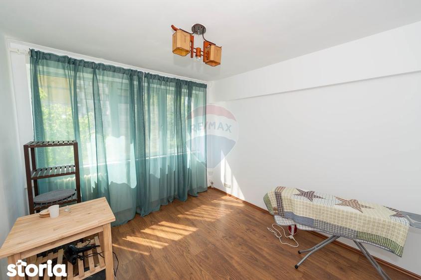 Apartament cu 3 camere semidecomandat, mobilat în Titan