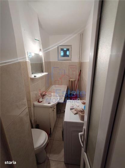 Apartament cu 3 camere semidecomandat în Alexandru cel Bun