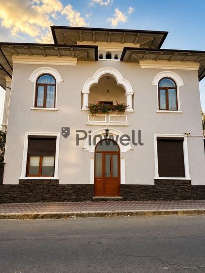 Casă individuală cu 8 camere cu Canalizare în Sud-Vest