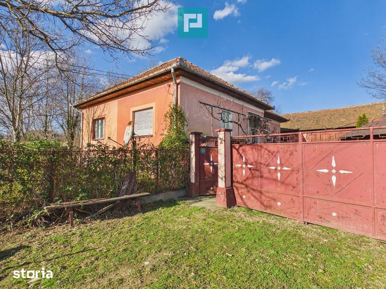 Casă cu 5 camere cu Teren 1629 Mp în Târnova