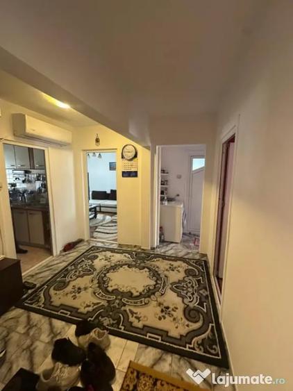 Apartament cu 4 camere decomandat, mobilat în Poarta 6