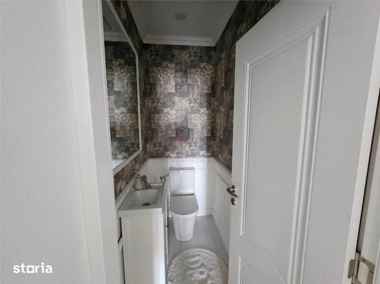Casă cu 7 camere cu Teren 800 Mp în Șcheia