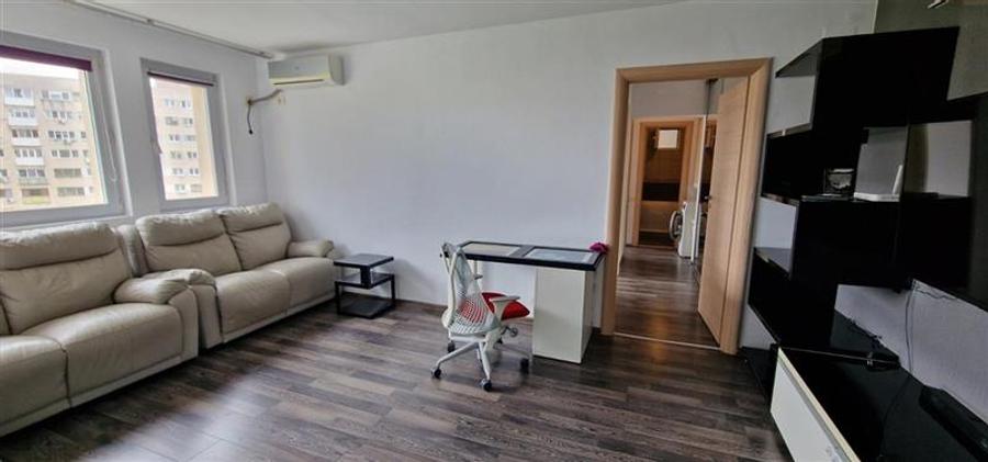 Apartament cu 3 camere semidecomandat, mobilat în Dristor