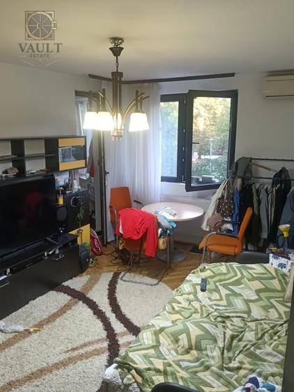 Apartament cu 3 camere semidecomandat, mobilat în Titan