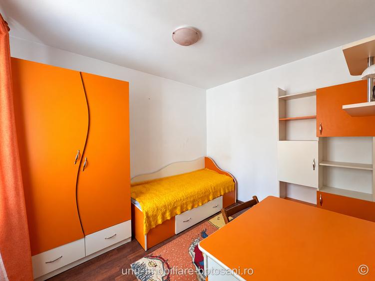 Apartament cu 4 camere decomandat în Central
