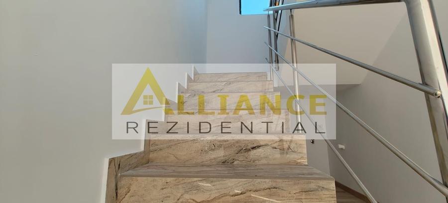 Casă individuală cu 4 camere cu Canalizare în Berceni