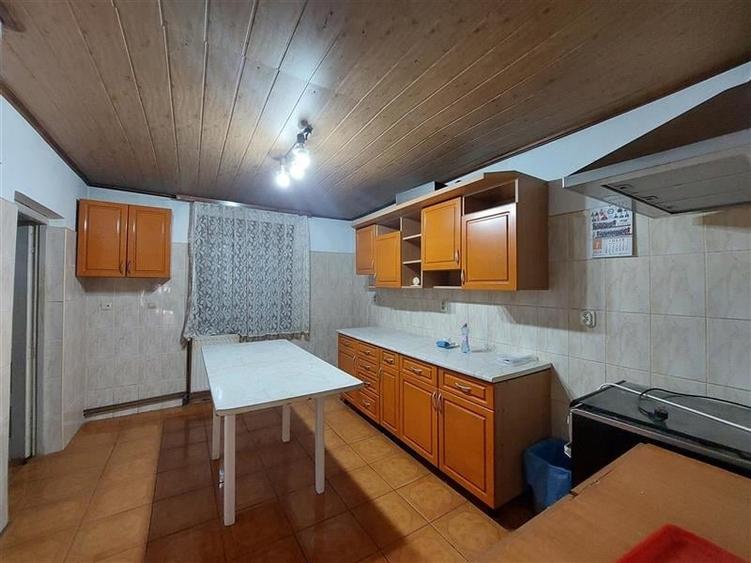 Casă individuală cu 5 camere cu Canalizare în Vladimirescu