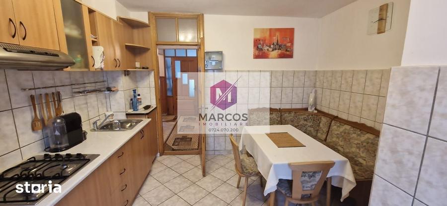 Apartament cu 4 camere decomandat în Central