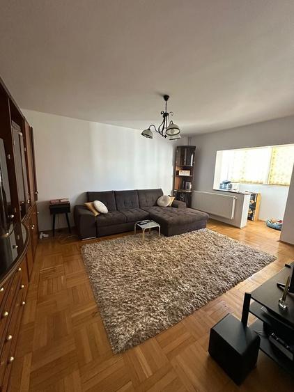 Închiriez apartament 3 camere - 1