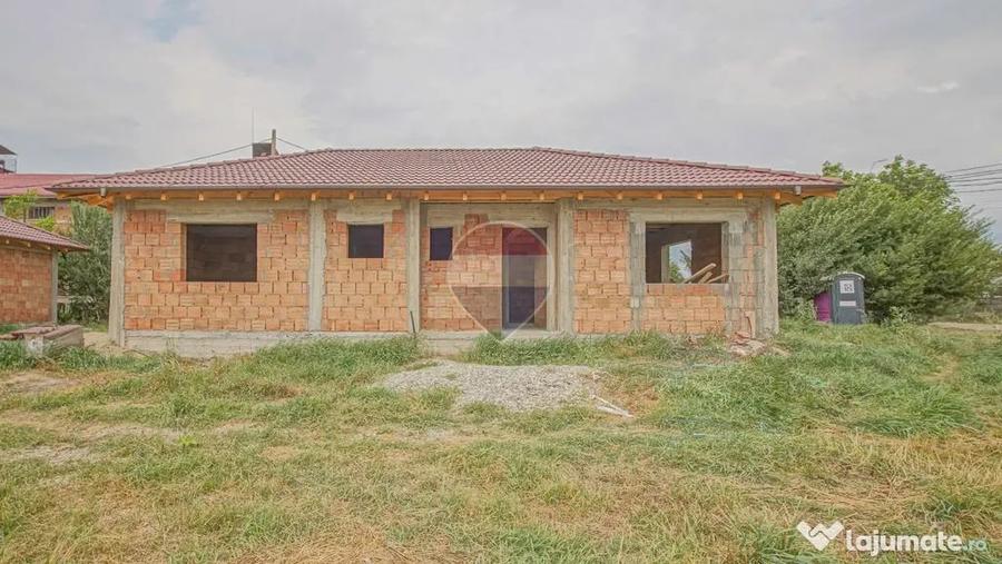 Casă cu 4 camere cu Teren 365 Mp în Hălchiu