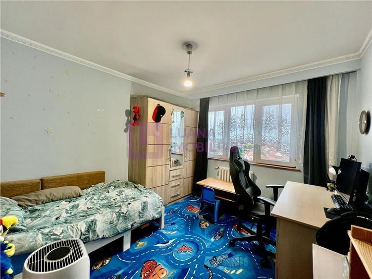 Apartament cu 3 camere decomandat în Aeroport