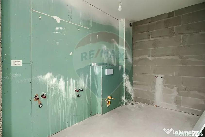 Apartament cu 3 camere semidecomandat în Subcetate