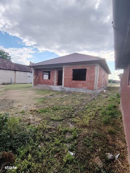 Casă cu 4 camere cu Teren 1600 Mp în Central