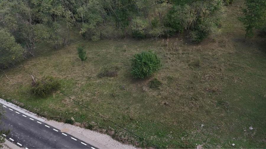 Spațiu comercial, în Valea Poienii