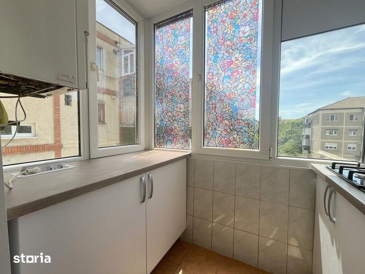 Apartament cu 3 camere decomandat, mobilat în Lipovei