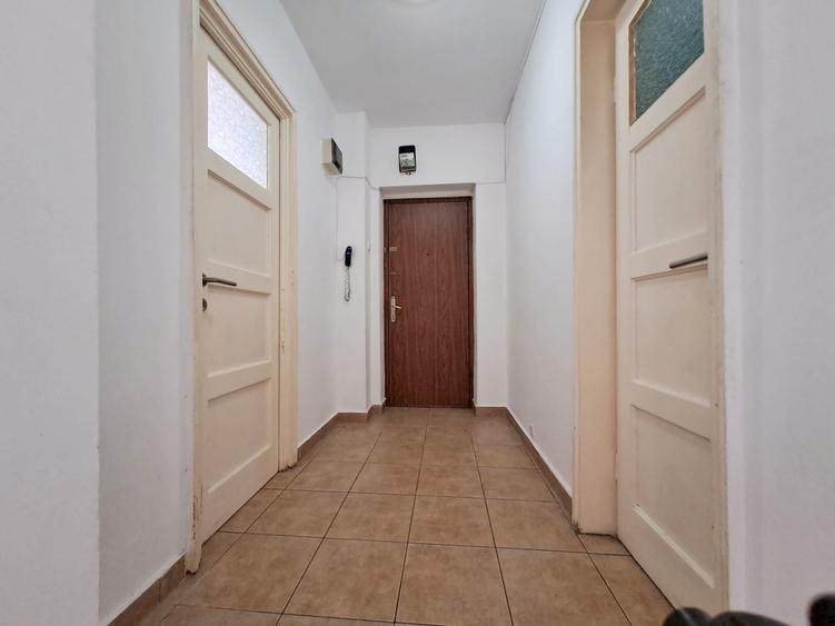 Apartament cu 2 camere semidecomandat în P-ța Romană