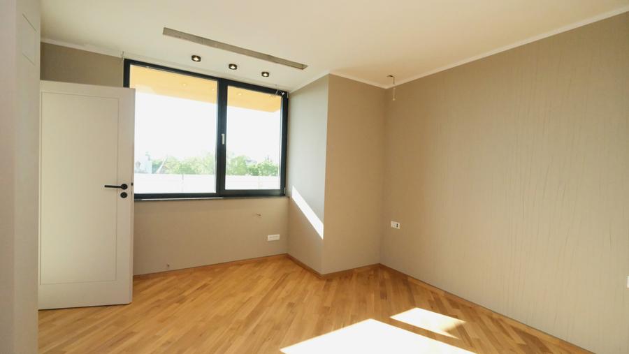 Apartament cu 4 camere în Dacia