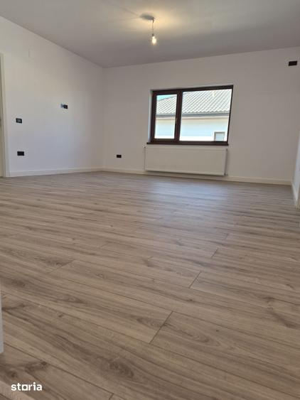 Casă cu 4 camere cu Teren 505 Mp în Tomești