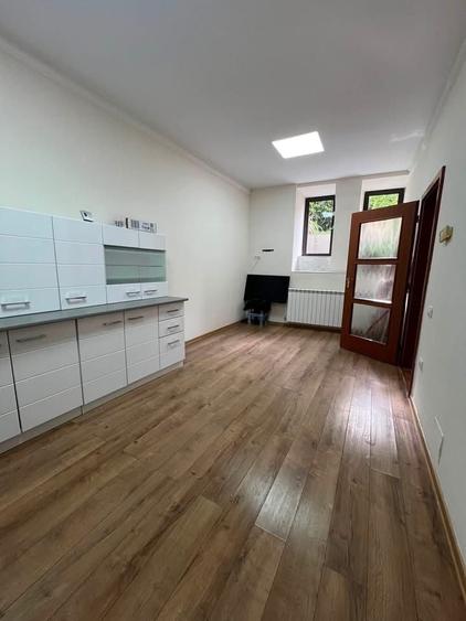 Spațiu comercial, de 65 mp, în Horea