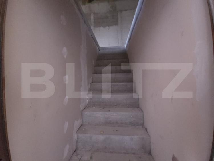 Casă individuală cu 5 camere cu Canalizare în Lazuri