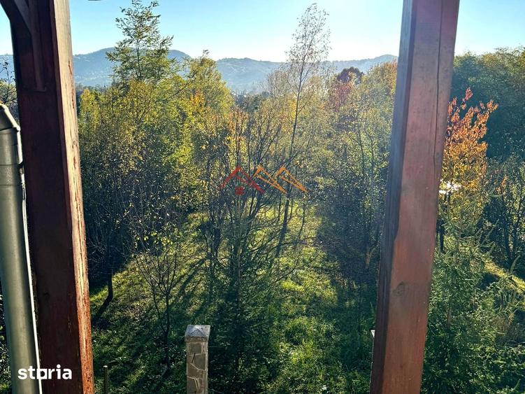 Casă cu 6 camere cu Teren 1354 Mp în Cornu