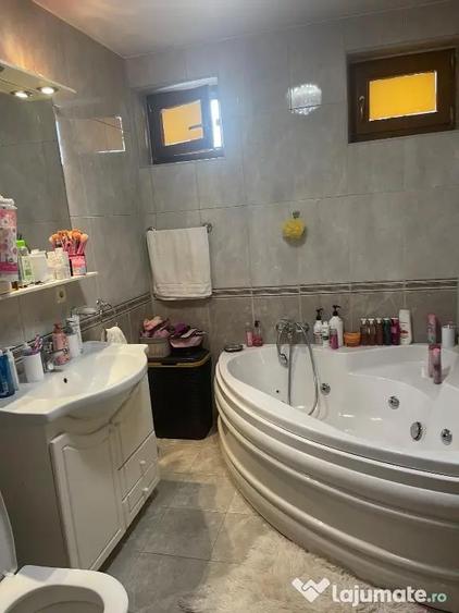 Spațiu comercial, de 814 mp, în Titan
