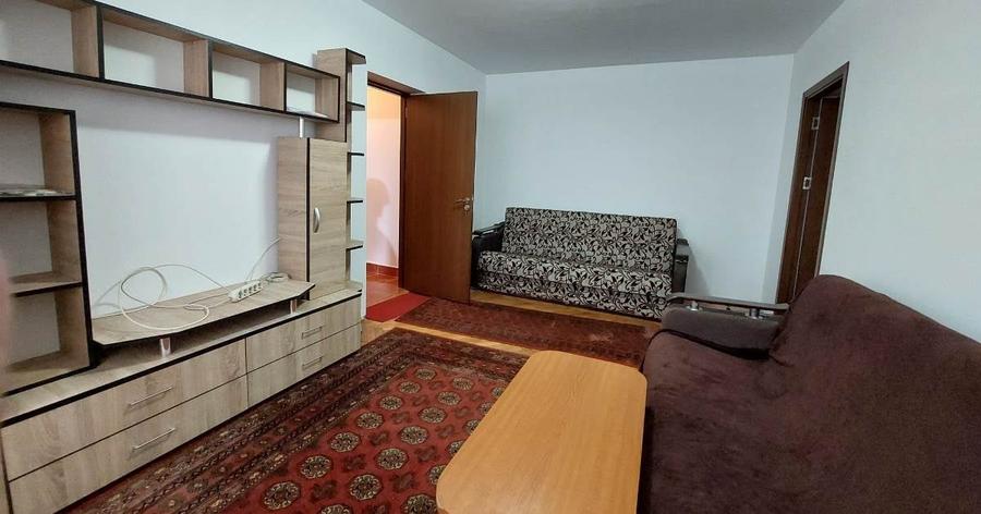 Apartament cu 3 camere semidecomandat, mobilat în Iancului