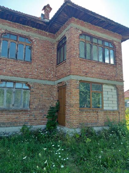 Casă cu 4 camere în Polovragi