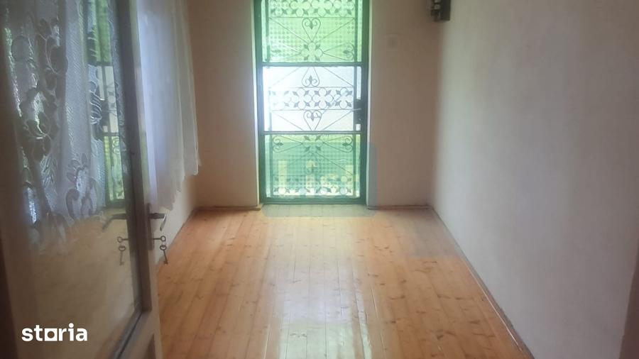 Casă cu 3 camere cu Teren 1280 Mp în Central