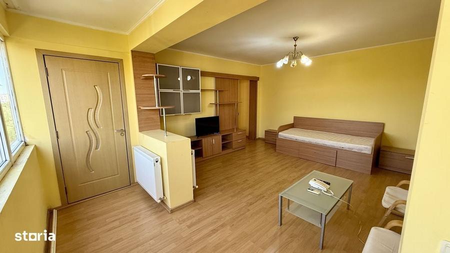 Apartament cu 3 camere semidecomandat în Militari