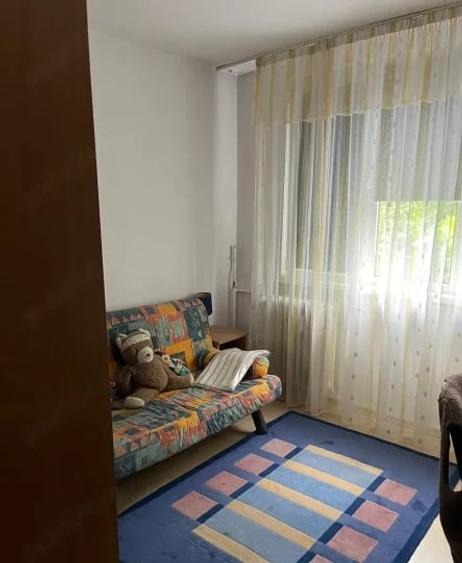 Apartament cu 3 camere semidecomandat în Brâncoveanu