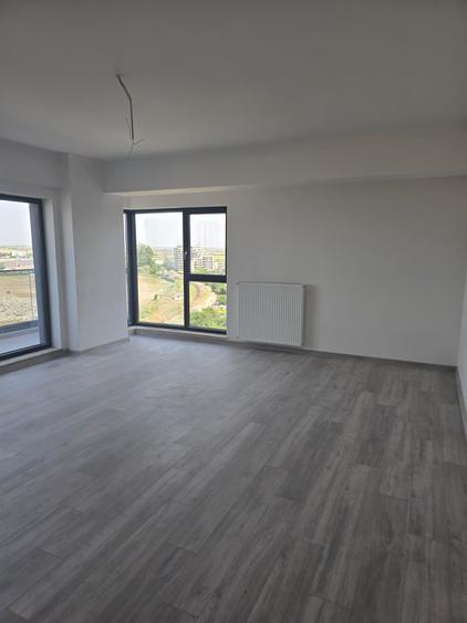Apartament cu 3 camere decomandat în Energia