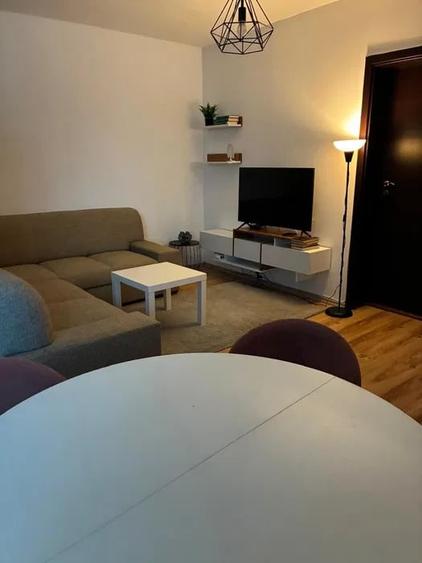 Apartament cu 3 camere decomandat, mobilat în Florești