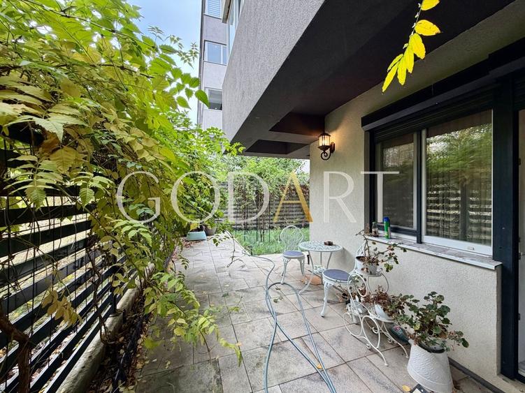 Apartament cu 3 camere decomandat, mobilat în Titan