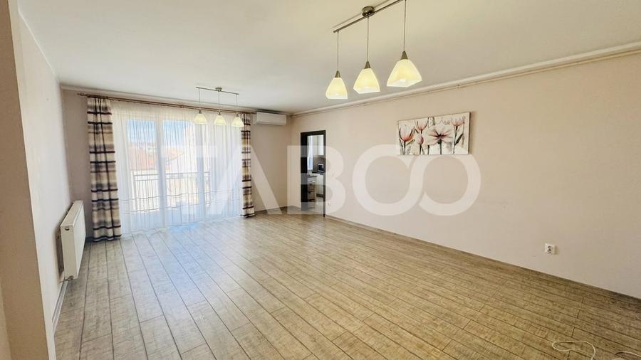 Apartament cu 3 camere semidecomandat, mobilat în Lupeni