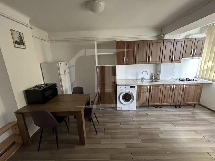 Apartament cu 2 camere decomandat, mobilat în Central