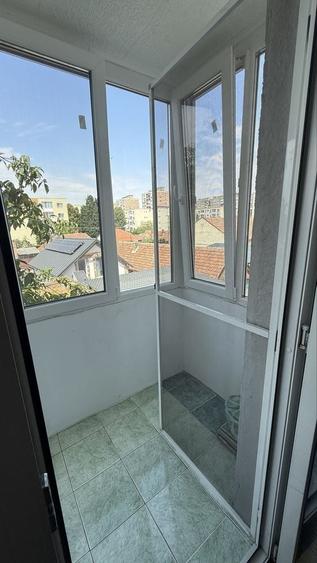 Garsonieră decomandată în Central