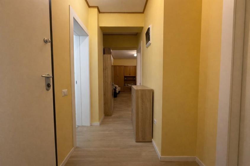 Apartament cu 3 camere semidecomandat în Iancului