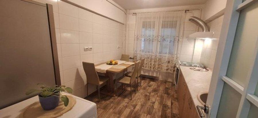 Apartament cu 2 camere decomandat, mobilat în Tei