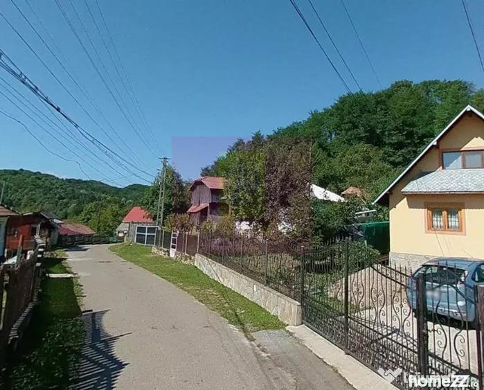 Casă cu 3 camere cu Teren 3410 Mp în Aluniș