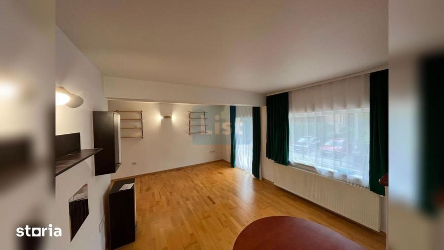 Apartament cu 3 camere semidecomandat în Europa